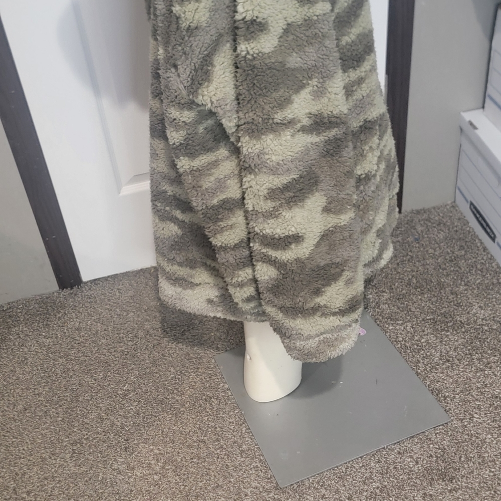 Camouflage Fleece Hoodie - Picture 4 of 8